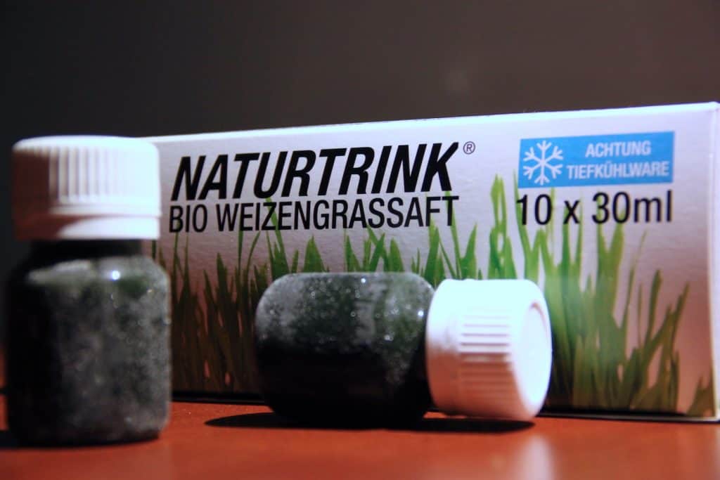 Weizengrassaft gefroren Naturtrink vor Verpackung